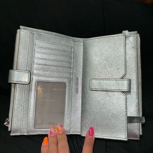 Holographic Michael Kors Wallet - Picture 5 of 7